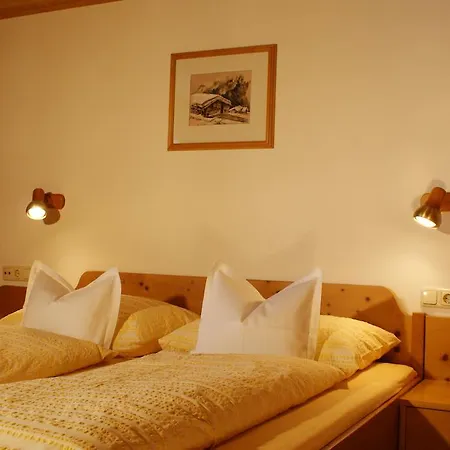 Apartament Haus Gstueat *